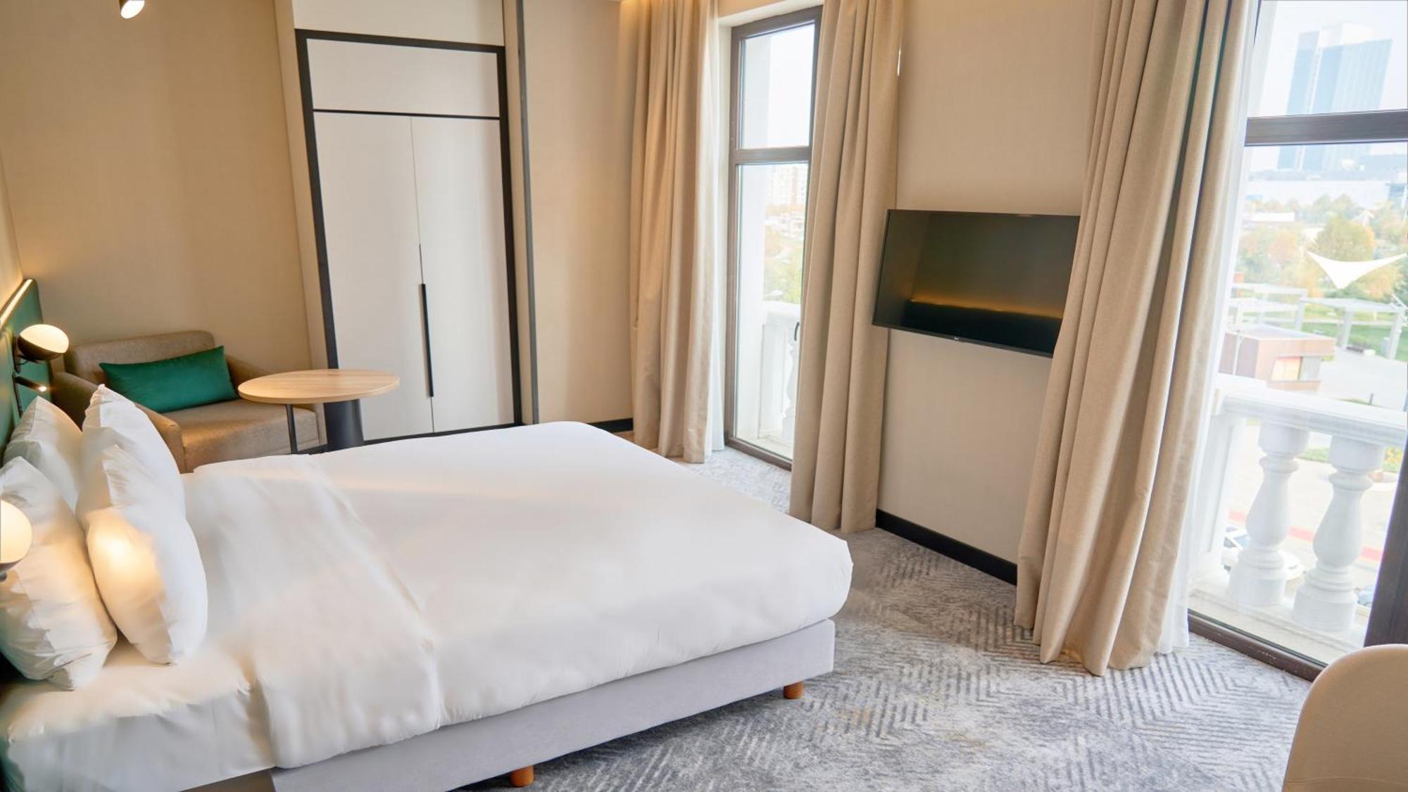 Holiday Inn Tashkent City By Ihg Exterior foto